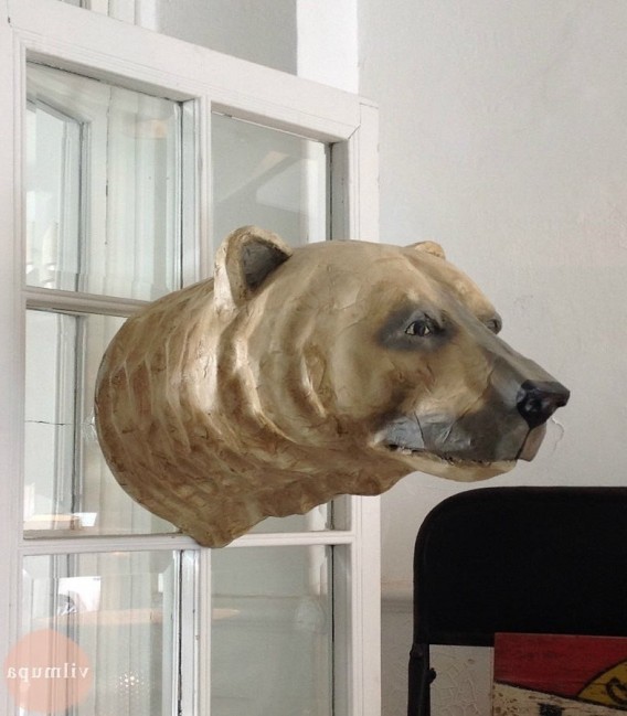 cabeza de oso decorativa