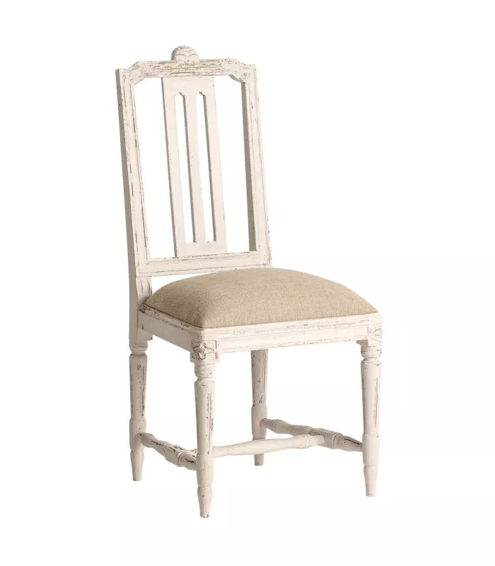 Clásica silla provenzal de acabado escayola blanca