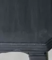 Mesa comedor oscura con faldón ondulado (+ medidas)