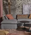 Sofá rinconera tapizado con lino topo