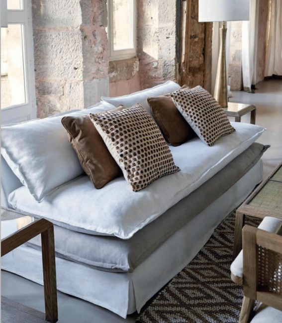 Sofá almohadones lino blanco y gris 
