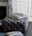 Puf capitone tapizado con terciopelo gris oscuro