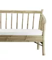 Detalle sofá bambú escandinavo colchoneta blanca