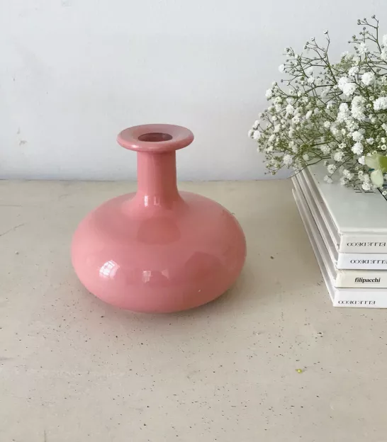 Florero de cristal rosa