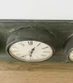 Reloj de metal antique con tres esferas