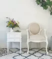 Mesa dormitorio blanca con dos cajones