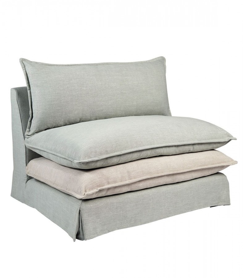 Sofa tapizado con almohadones en tonos pastel