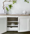 Clásico aparador blanco con tapa de madera de fresno